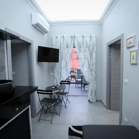 Montesanto Station 4* Neapol