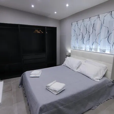 Nocleg ze śniadaniem Montesanto Station Neapol