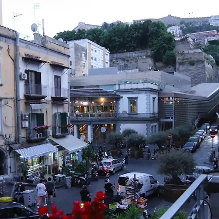 Bed and breakfast Montesanto Station Nápoles