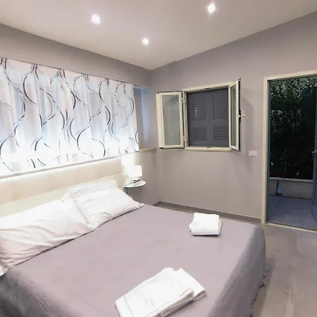 Montesanto Station Bed & Breakfast *